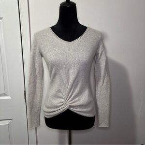 C By Bloomingdales 2-Ply Gray Cashmere Long Sleeve Sweater - Size Small